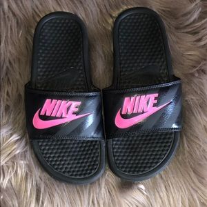 US 7 Nike Slides